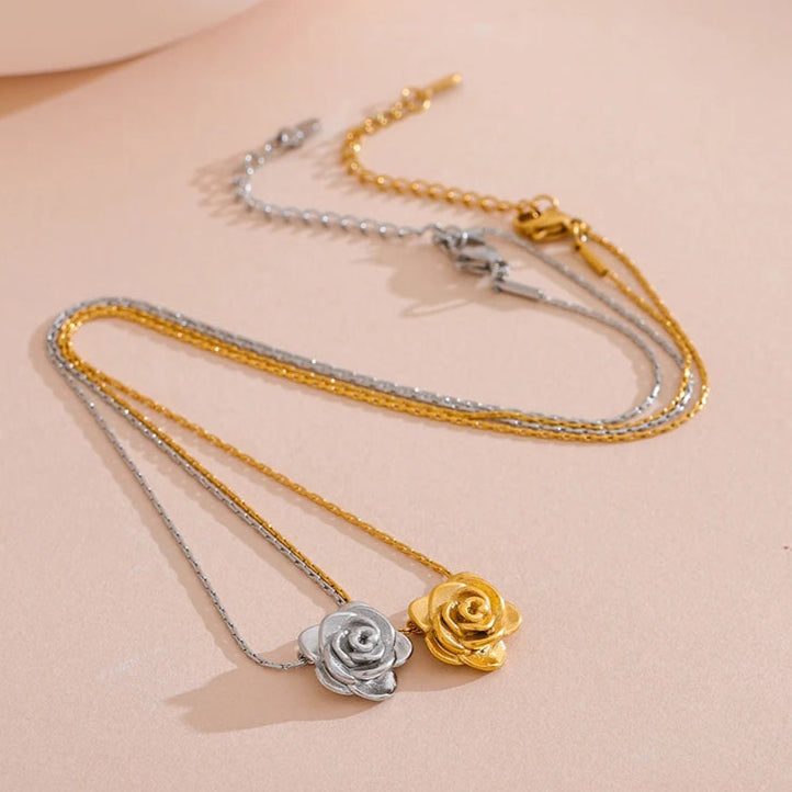 Ziora Stereoscopic Rose Necklace