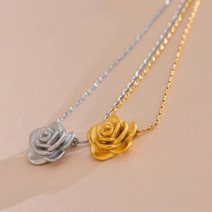 Ziora Stereoscopic Rose Necklace