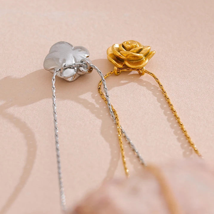 Ziora Stereoscopic Rose Necklace
